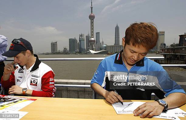 MotoGP riders Makoto Tamada of Japan and Casey Stoner Australia sign autographs on the Bund in Shanghai 11 May 2006. The fourth race of the...