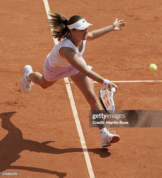 Martina Hingis of Switzerland returns to Elena Dementieva of Russia during the fourth day of the Womens Qatar Telecom German Open at the Rot Weiss...