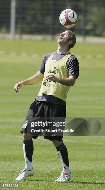 Sergej Barbarez of Hamburger SV in action during the training session of Hamburger SV on May 11, 2006 in Hamburg, Germany.