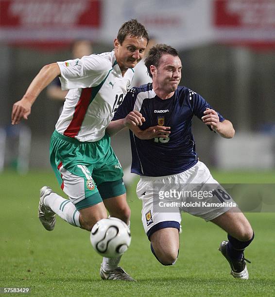 Kris Boyd of Scotland and Asen Karaslavov of Bulgaria battle for the ball during the Kirin Cup Soccer 2006 between Scotland and Bulgaria, at the Kobe...