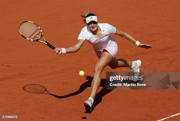 Nadia Petrova of Russia in action against Jie Zheng of China during the fourth day of the Womens Qatar Telecom German Open at the Rot Weiss Berlin...