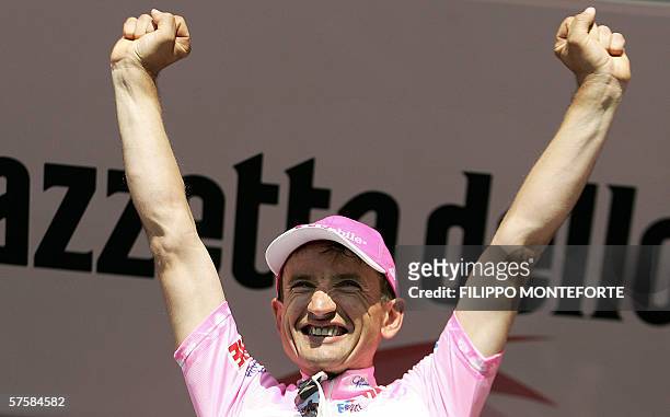 Ucraina's Sergej Honchar of team T-Mobile celebrates his pink jersey of the overall leader after the fifth stage of the Giro D'Italia cycling race,...