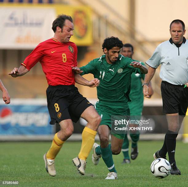 Saudi Arabia's Saad Meshal Al Harthi vies for the ball against the Belgian's Bart Goor during their friendly football match in Sittard, 11 May 2006,...