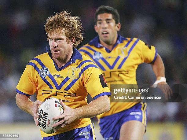 Lance Thompson of City runs the ball during the NRL City v Country Origin match at Apex Oval May 12, 2006 in Dubbo, Australia.