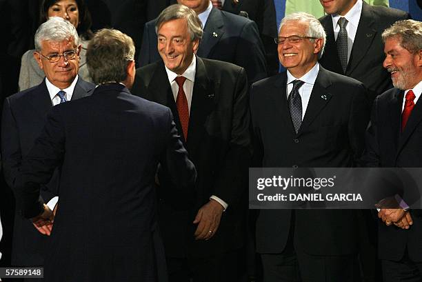 Argentina's President Nestor Kirchner shakes hands with United Kingdom's Prime Minister Tony Blair observed by Brazil's President Luiz Inacio Lula da...