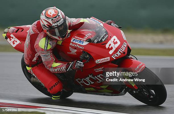 Italian rider Marco Melandri of Fortuna Honda turns a corner during the practice session at the China MotoGP on May 12, 2006 in Shanghai, China.