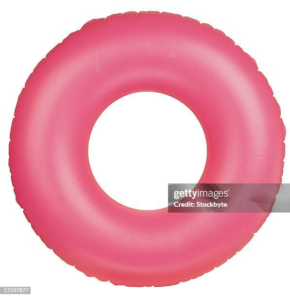 pink flotation tube - opblaasband stockfoto's en -beelden