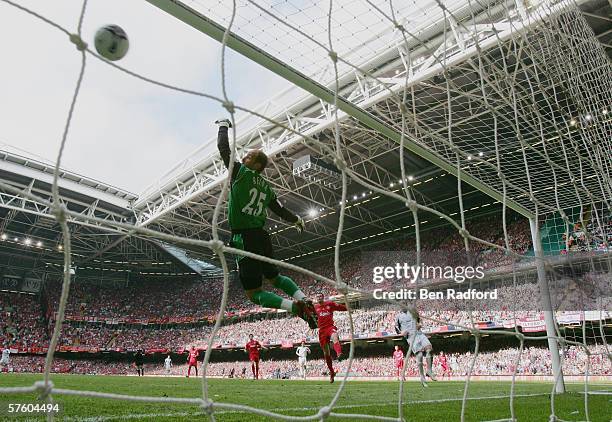 Looping Shot Liverpool Reina Photos and Premium High Res Pictures - Getty Images