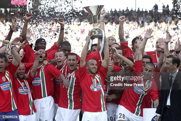 Alessandro Del Piero and the Juventus team celebrate winning the match and championship title after the Serie A match between Reggina and Juventus at...