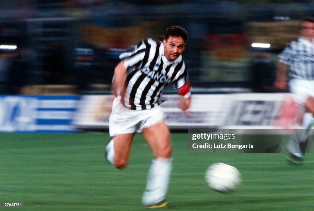 Uefa Cup Final match between Juventus Turin v Borussia Dortmund