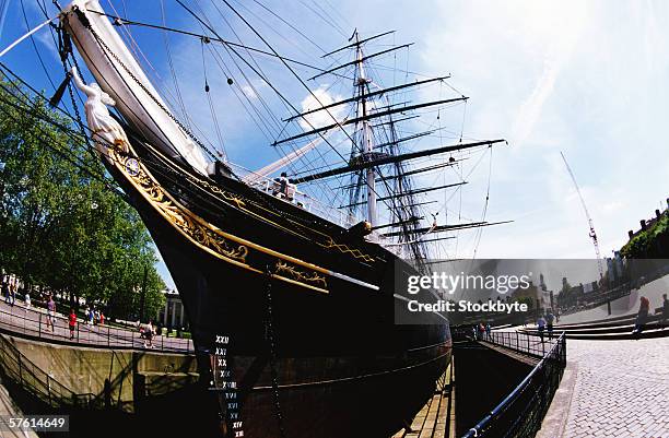 close-up an ancient boat - the cutty sark stock-fotos und bilder