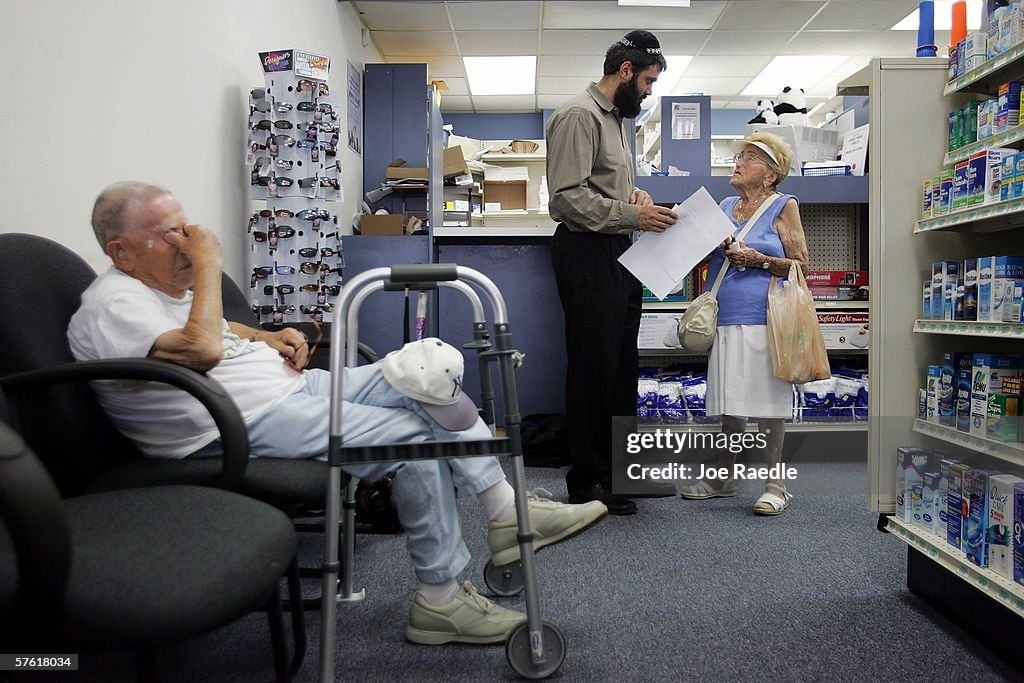 Seniors Rush To Register For Medicare Part D Plan Before Deadline