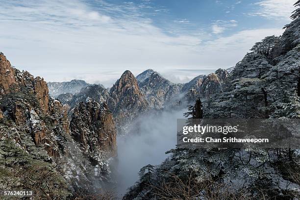 mt.huangshan in winter , anhui , china - huangshan mountains stock pictures, royalty-free photos & images