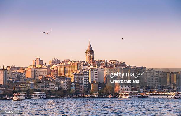 galata tower in karakoy, istanbul, turkey - karaköy istanbul fotografías e imágenes de stock