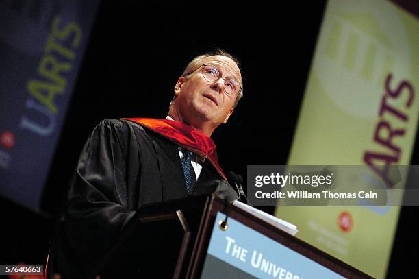Academy Award winning actor William Hurt speaks during commencement ceremonies at University of the Arts May 17, 2006 in Philadelphia, Pennsylvania....