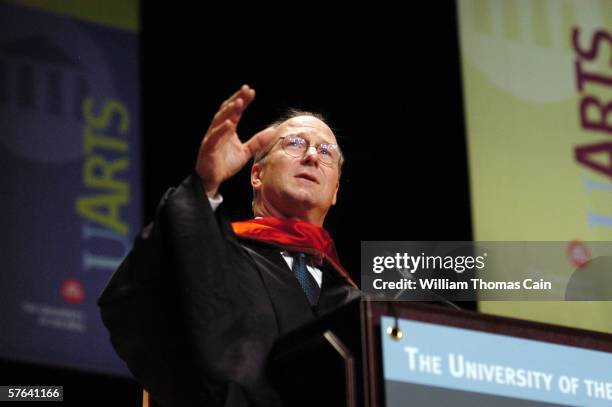 Academy Award winning actor William Hurt speaks during commencement ceremonies at University of the Arts May 17, 2006 in Philadelphia, Pennsylvania....
