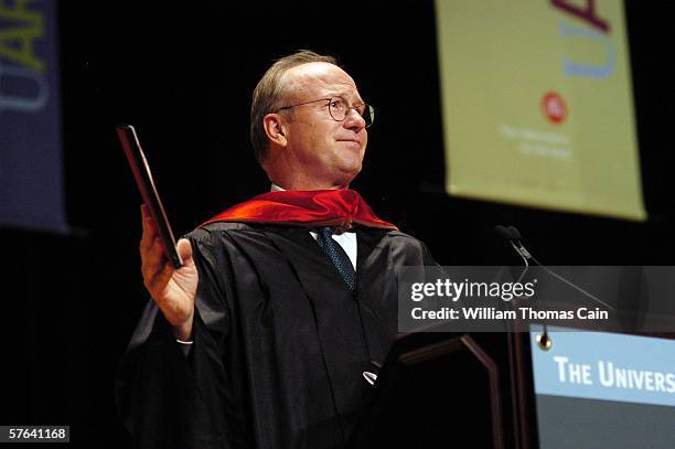 Academy Award winning actor William Hurt speaks during commencement ceremonies at University of the Arts May 17, 2006 in Philadelphia, Pennsylvania....