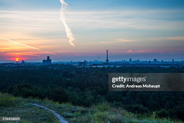 panoramic view of berlin at dawn - alex evers stockfoto's en -beelden