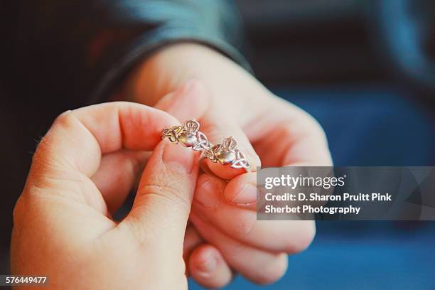 two women holding crings - celtic symbols stockfoto's en -beelden