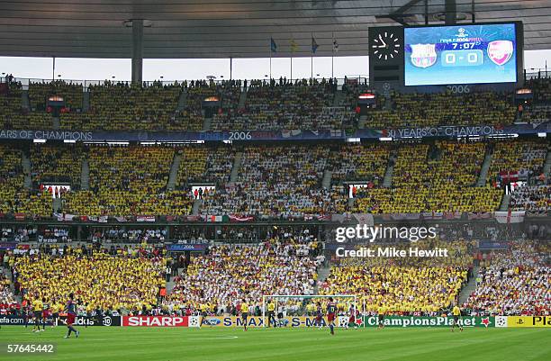 General view of the action during the UEFA Champions League Final between Arsenal and Barcelona at the Stade de France on May 17, 2006 in Paris,...