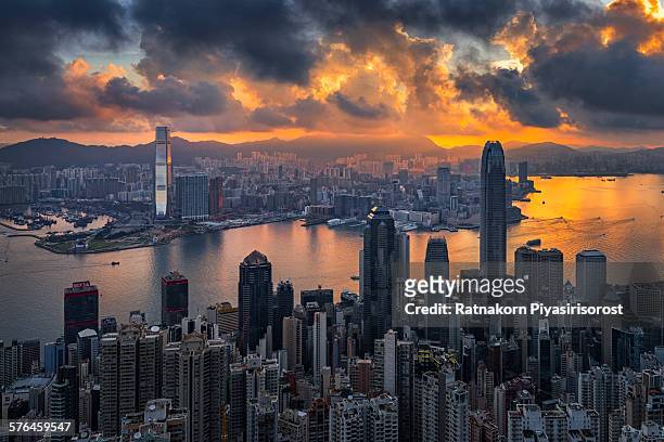 sunrise over victoria harbor - hongkong stock pictures, royalty-free photos & images