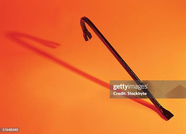 close-up of a crowbar - palanca fotografías e imágenes de stock