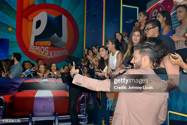 Erick Elias arrives at Univision Premios Juventud Awards Youth Awards at Bank United Center on July 14, 2016 in Miami, Florida.