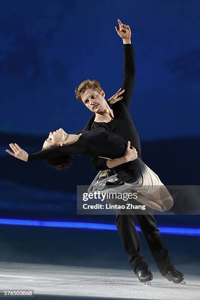Sochi Olympic Gold Ice Dancing Champions Meryl Davis and Charlie White of United States performs during the 2016 'Amazing on Ice' at Capital Indoor...
