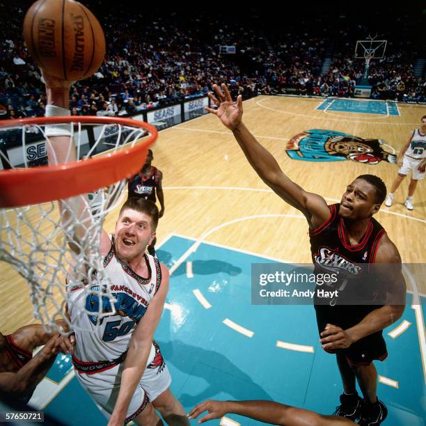 Bryant Reeves of the Vancouver Grizzlies dunks the ball against the Philadelphia 76ers during a game at General Motors Place on January 1, 1998 in...