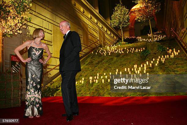 Fashion editor Anna Wintour and the Duke of Devonshire greet guests at the Metropolitan Museum of Art Costume Institute Benefit Gala "AngloMania:...