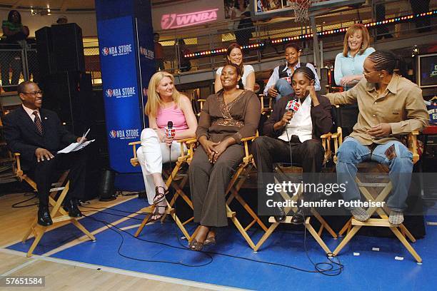 Announcer Andre Aldridge talks with WNBA Players and Legends Kristen Mann, Alana Beard, announcer Linda Cohn, Sue Wicks, Kym Hampton, Teresa Edwards...