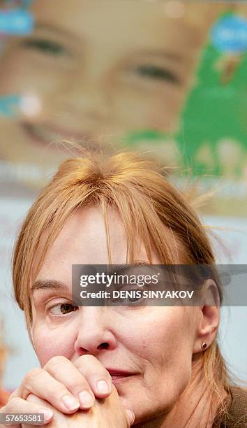 Moscow, RUSSIAN FEDERATION: US actress and the UN Children's Fund Good Will Ambassador, Jessica Lange attends a news conference in Moscow, 19 May...