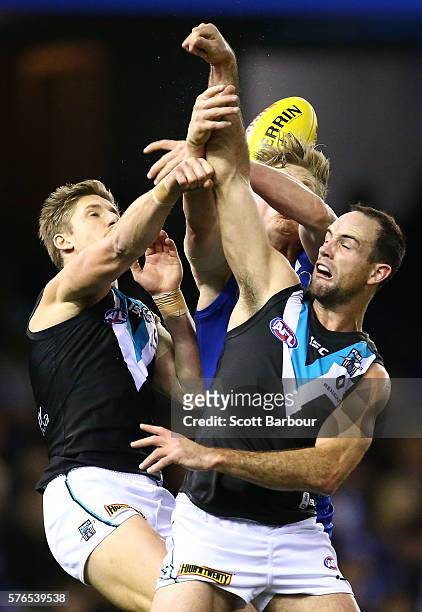 Hamish Hartlett and Matthew Broadbent of the Power compete for the ball with Jack Ziebell of the Kangaroos during the round 17 AFL match between the...
