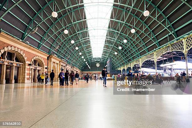 sydney central railway station - central station sydney stockfoto's en -beelden