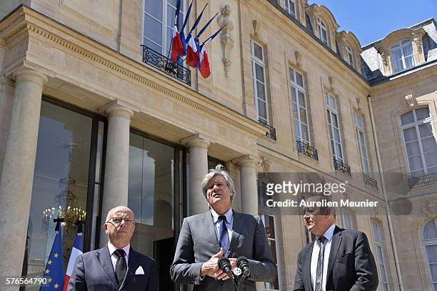 French Minister of Agriculture and Forestry, Gouvernment Spokesman Stephane Le Foll addresses the press after a restricted session of the council of...