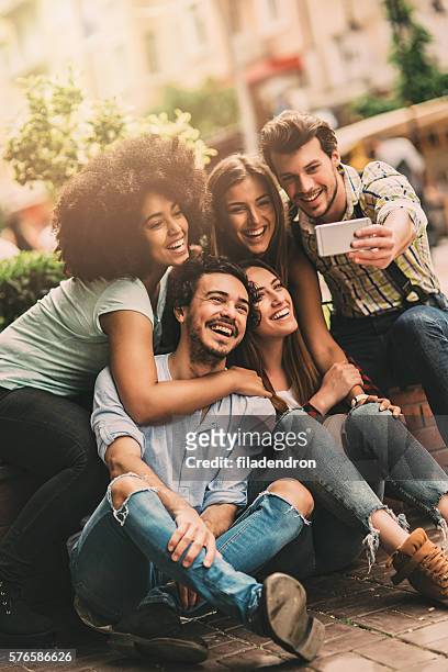 group selfie - groep objecten stockfoto's en -beelden