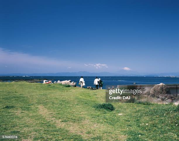 hayama beach - satoyama scenery stockfoto's en -beelden