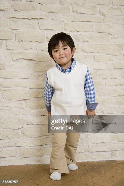 portrait of a boy - camisola sem mangas imagens e fotografias de stock