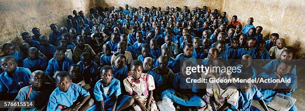 overcrowded ugandan classroom - classroom wide angle stock pictures, royalty-free photos & images