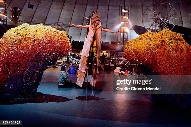 stilt walkers rehearsing for millennium dome show - stilt walkers stock pictures, royalty-free photos & images