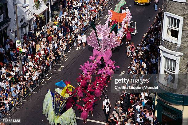 notting hill carnival parade procession in ladbroke grove - notting hill photos et images de collection