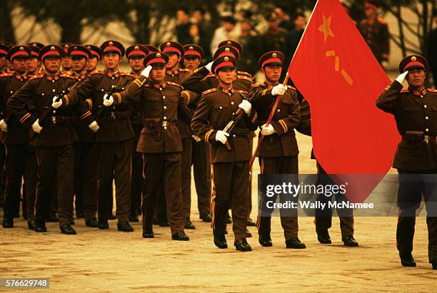 chinese soldiers marching in formation - chinese peoples liberation army stock pictures, royalty-free photos & images