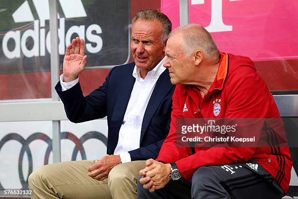 Karl-Heinz Rummenigge and assistant coach Hermann Gerland of Bayern Muenchen sit on the bench prior to the friendly match between SV Lippstadt and FC...