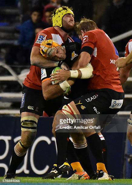 Andries Ferreira of Linos tackles Jeronimo de la Fuente during a match between Jaguares and Lions as part of Super Rugby Rd 17 at Jose Amalfitani...