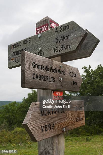 multi-direction distance sign - multi directional arrow stock pictures, royalty-free photos & images
