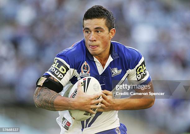 Sonny Bill Williams of the Bulldogs runs the ball during the round 11 NRL match between the Bulldogs and the Cronulla Sutherland Sharks at Telstra...