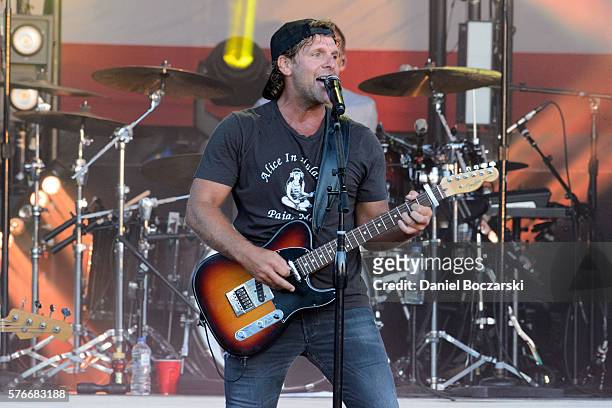 Billy Currington performs during the 4th Annual Windy City Smokeout, BBQ and Country Music Festival on July 16, 2016 in Chicago, Illinois.