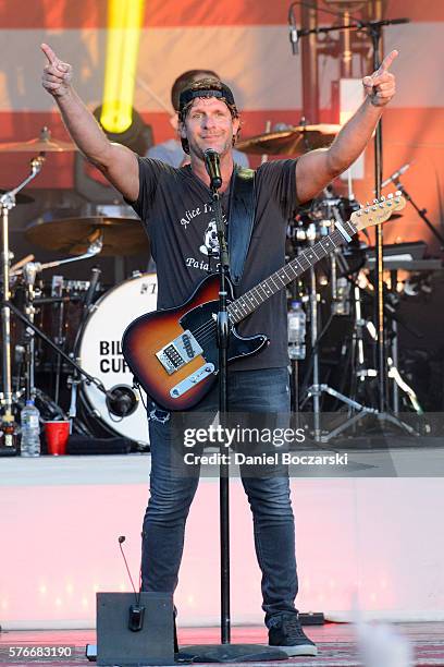 Billy Currington performs during the 4th Annual Windy City Smokeout, BBQ and Country Music Festival on July 16, 2016 in Chicago, Illinois.