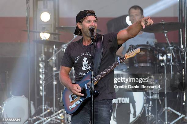 Billy Currington performs during the 4th Annual Windy City Smokeout, BBQ and Country Music Festival on July 16, 2016 in Chicago, Illinois.