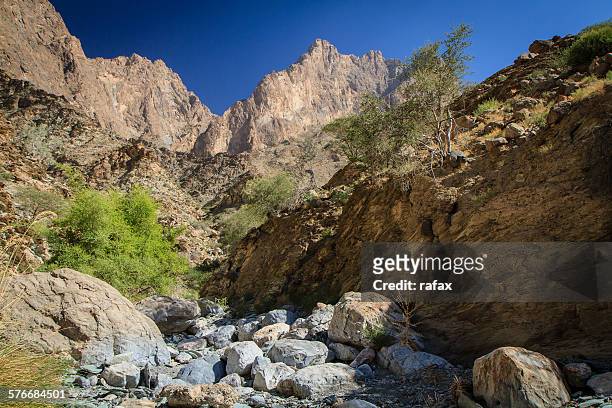 montain road via hatt and wadi bani awf, oman - hatt stock pictures, royalty-free photos & images